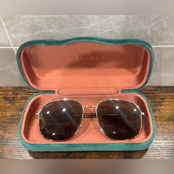 Authentic Gucci Gold Frame Aviators in Excellent Condition with Gucci Case - Picture 1 of 8